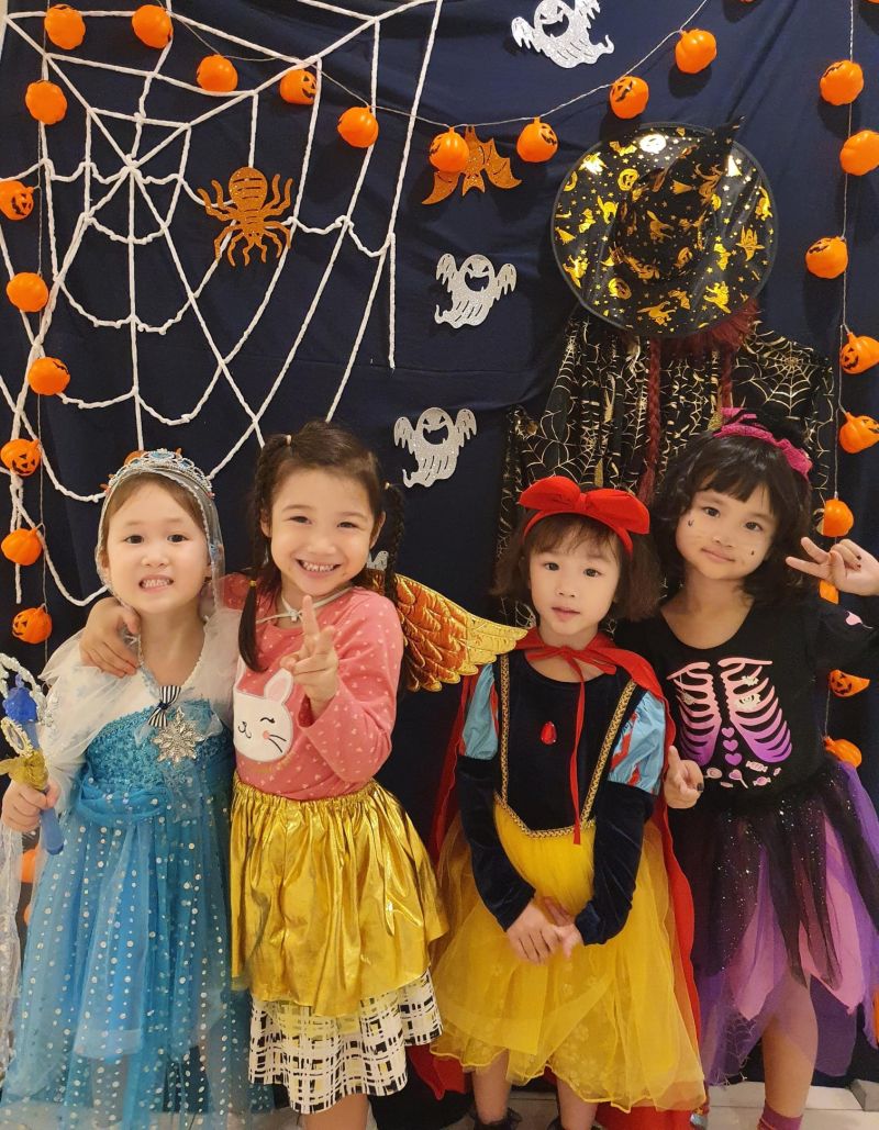 Bé tham gia Halloween ở Trường mầm non quốc tế KinderWorld
